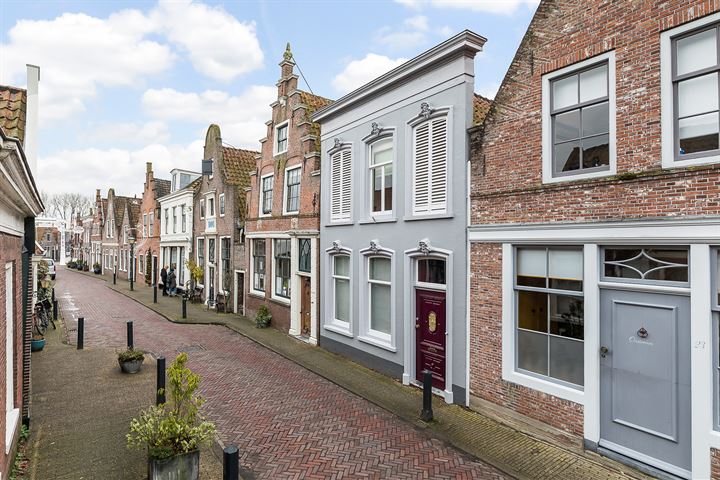 View photo 2 of Spuistraat 21