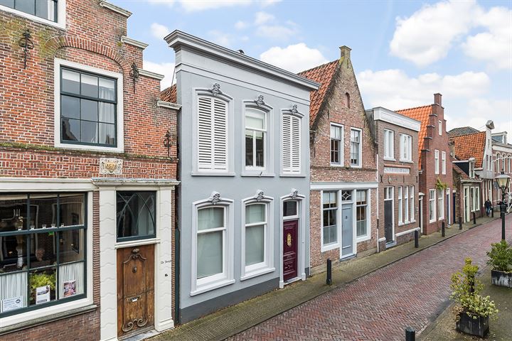 View photo 1 of Spuistraat 21