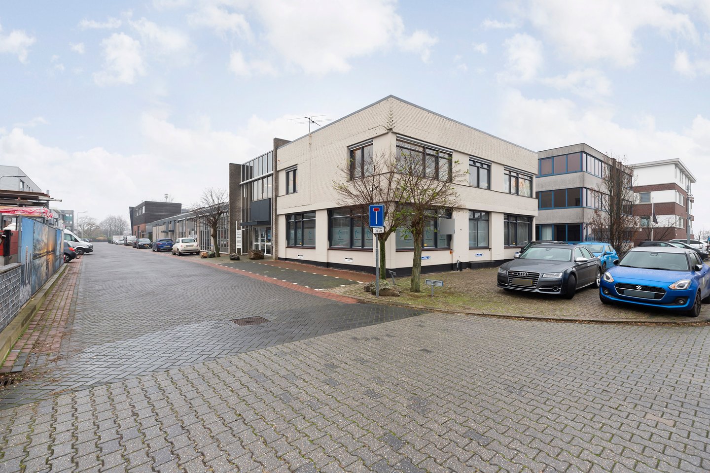 Bekijk foto 1 van Fokkerstraat 11