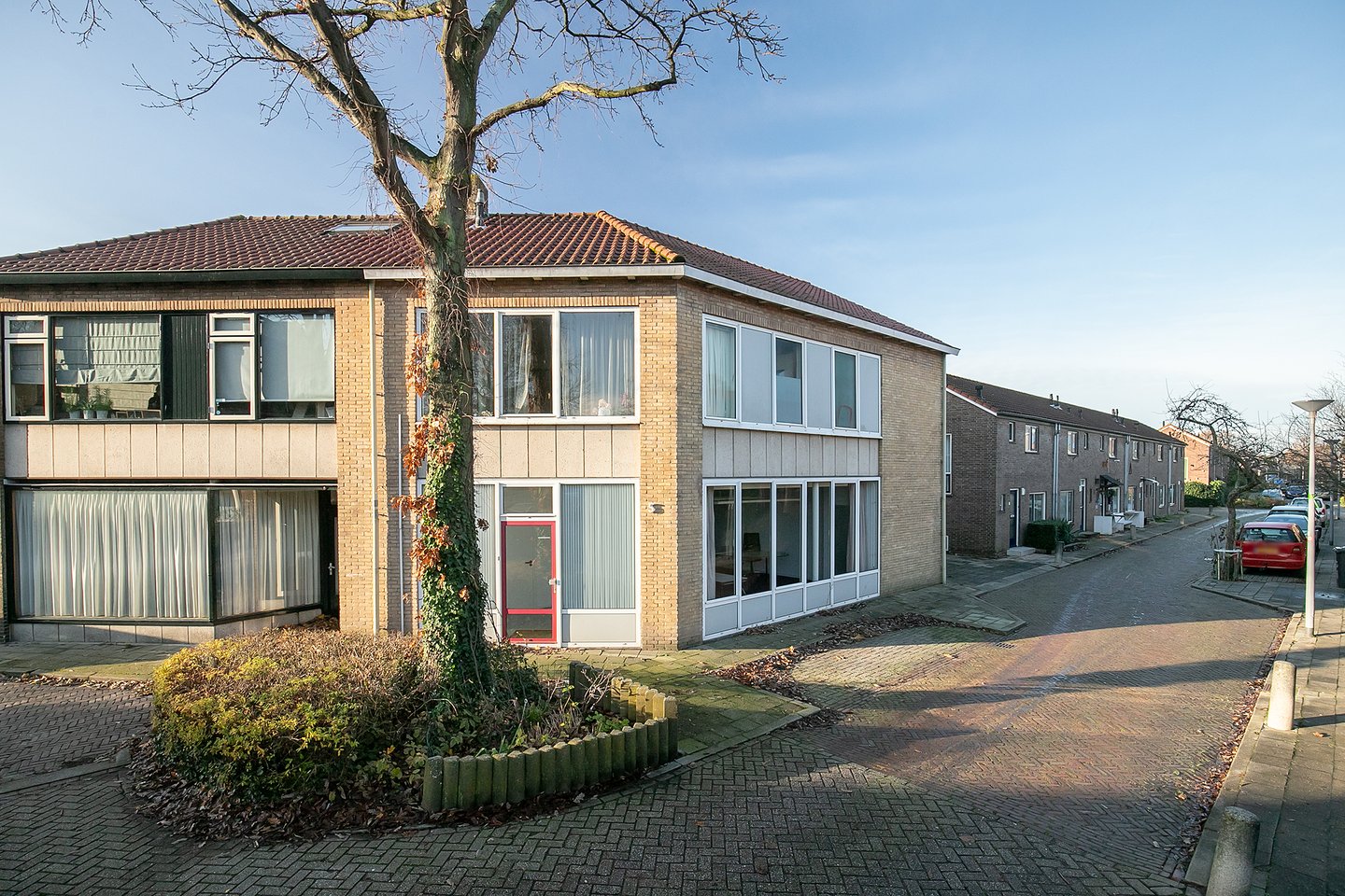 Bekijk foto 2 van Julianastraat 5