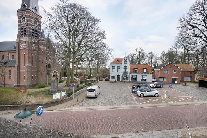 Foto 24 van Dorpsplein 4