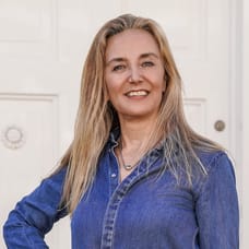 Desy Warmenhoven - Officemanager