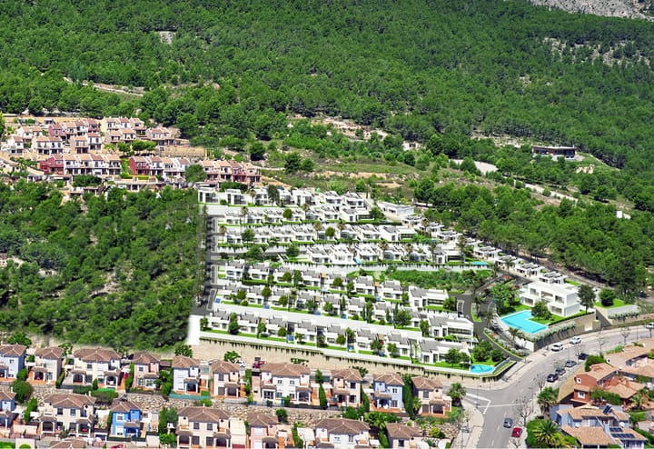 Foto 13 van Polop Hills