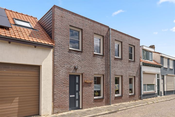 View photo 2 of Dijkstraat 13