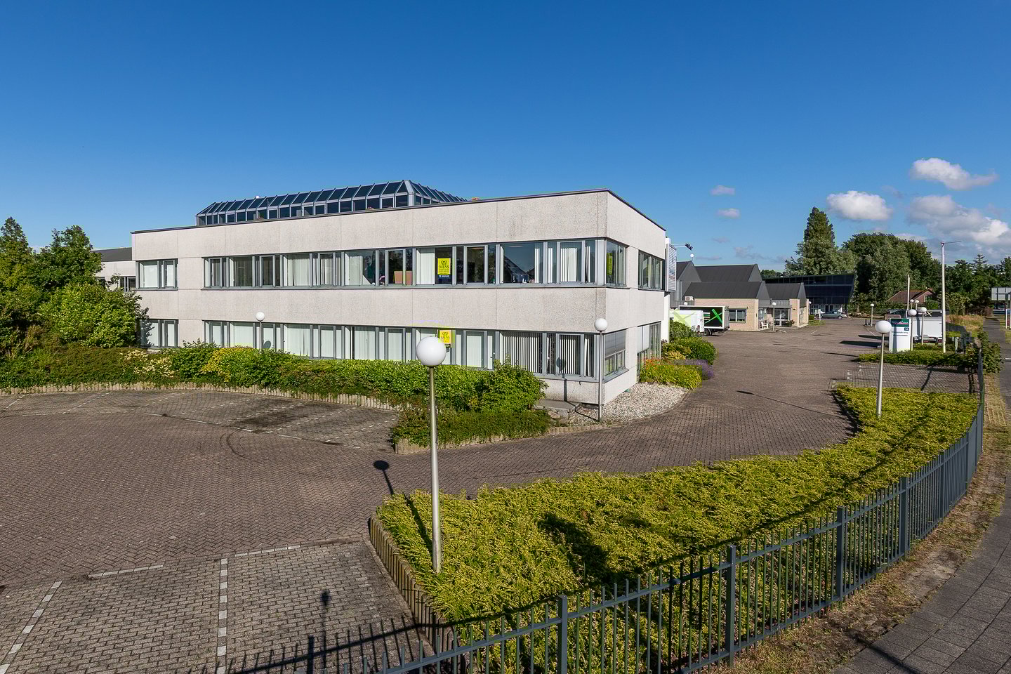 Bekijk foto 3 van Warmonderweg 1