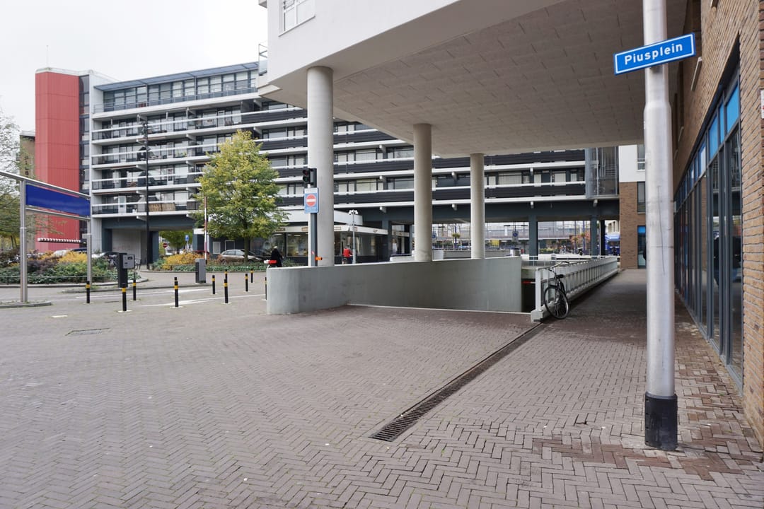 Foto 11 van Frederikstraat-Paleisring-Piusplein