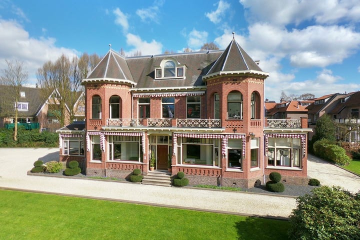 Parklaan 2 *, Bussum