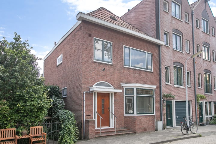 Bekijk foto 1 van Zeemansstraat 11