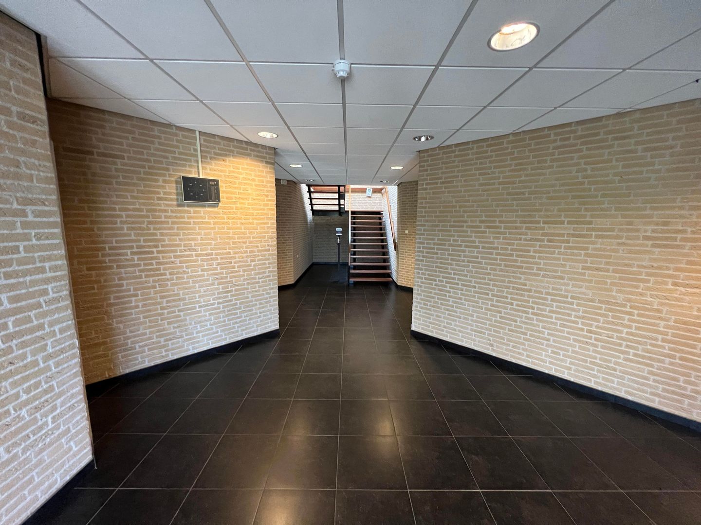 Bekijk foto 2 van Koraalrood 25