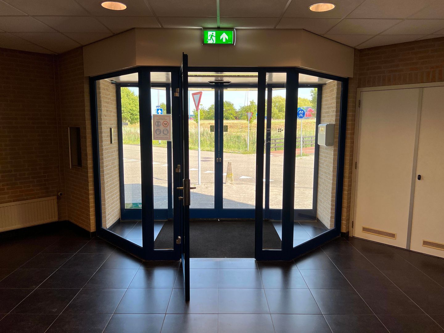 Bekijk foto 3 van Koraalrood 25