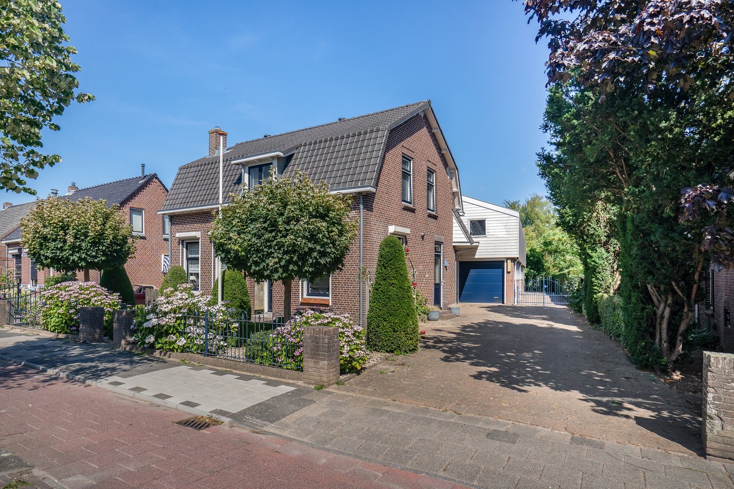 View photo 1 of Burg de Zeeuwstraat 106