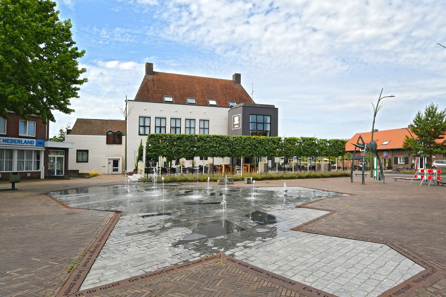 Bekijk foto 3 van Raadhuisplein 1
