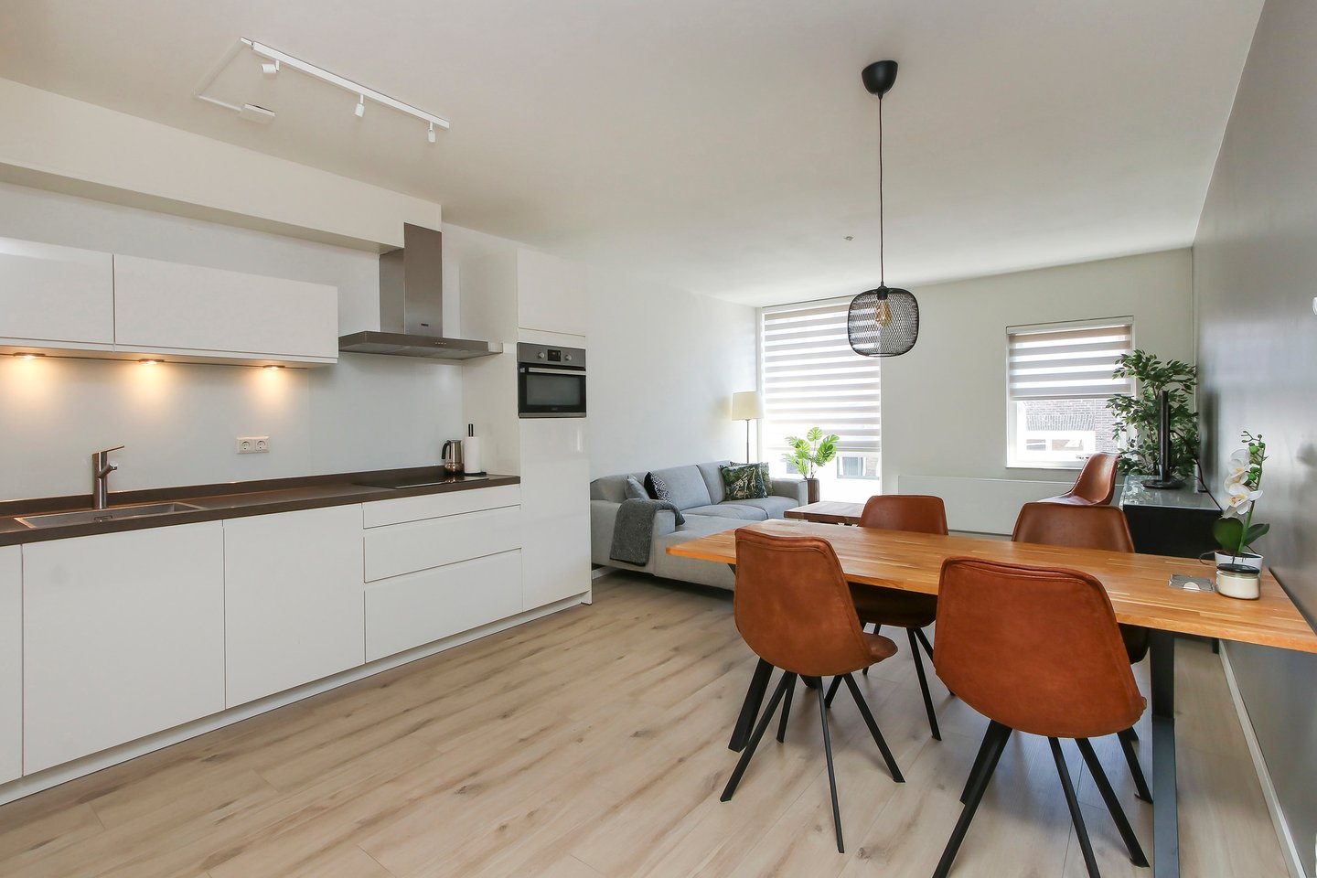 View photo 1 of Voorstraat 105 A