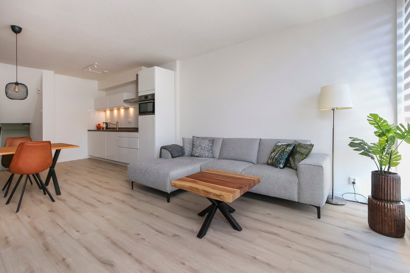 View photo 5 of Voorstraat 105 A