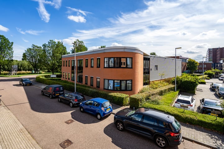 Rivium Oostlaan 11, Capelle aan den IJssel