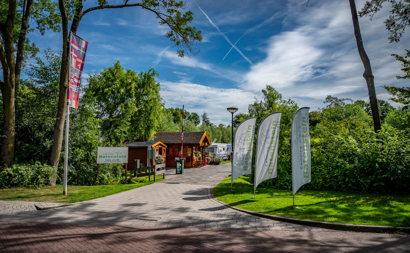 Bekijk foto 1 van Van Helvoortlaan 36