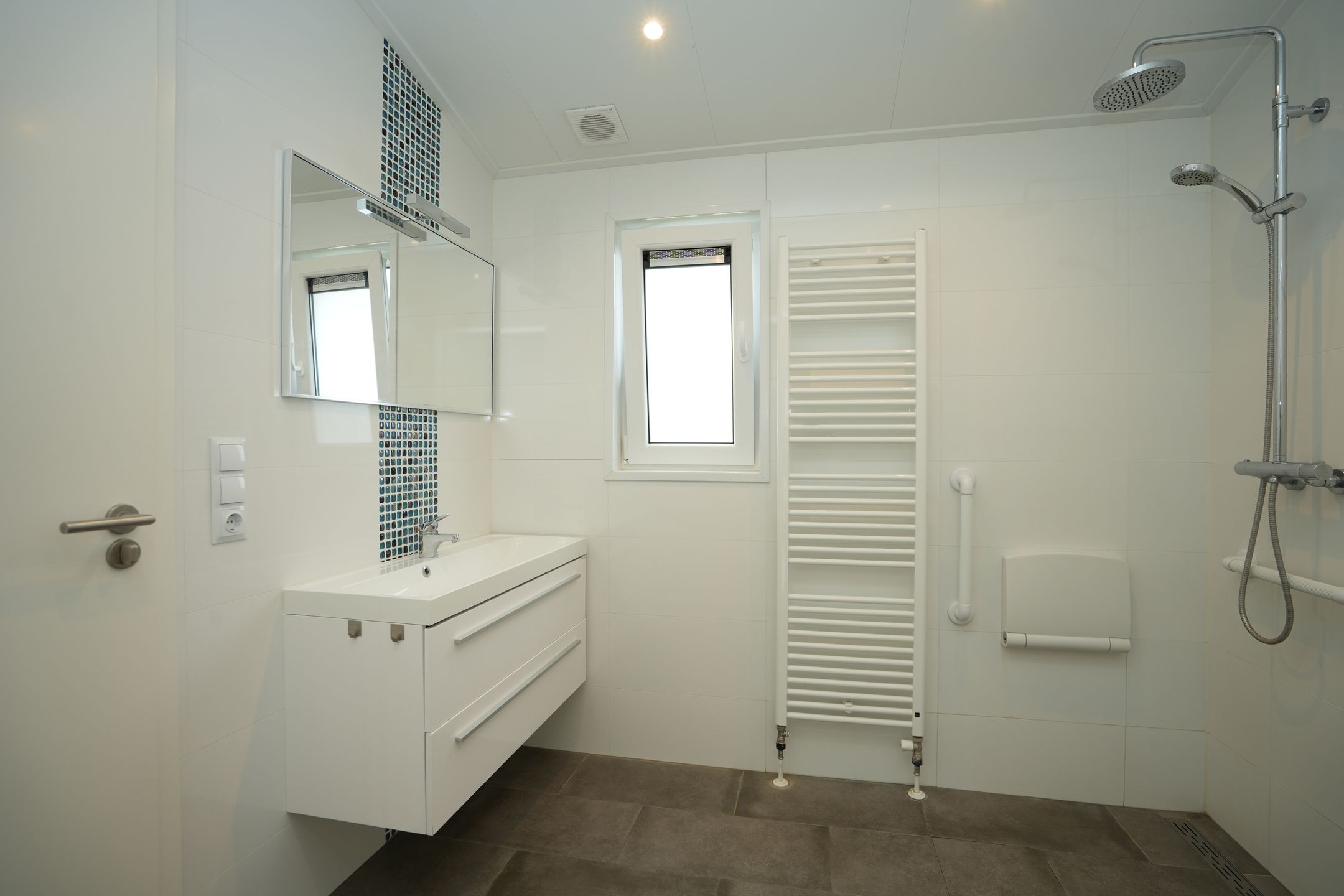 Foto 33 van Den Drul 19-334