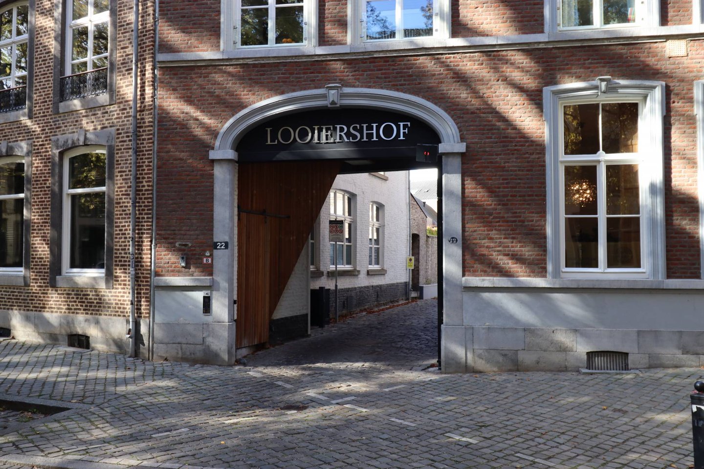 Bekijk foto 1 van Looiershof 10 a