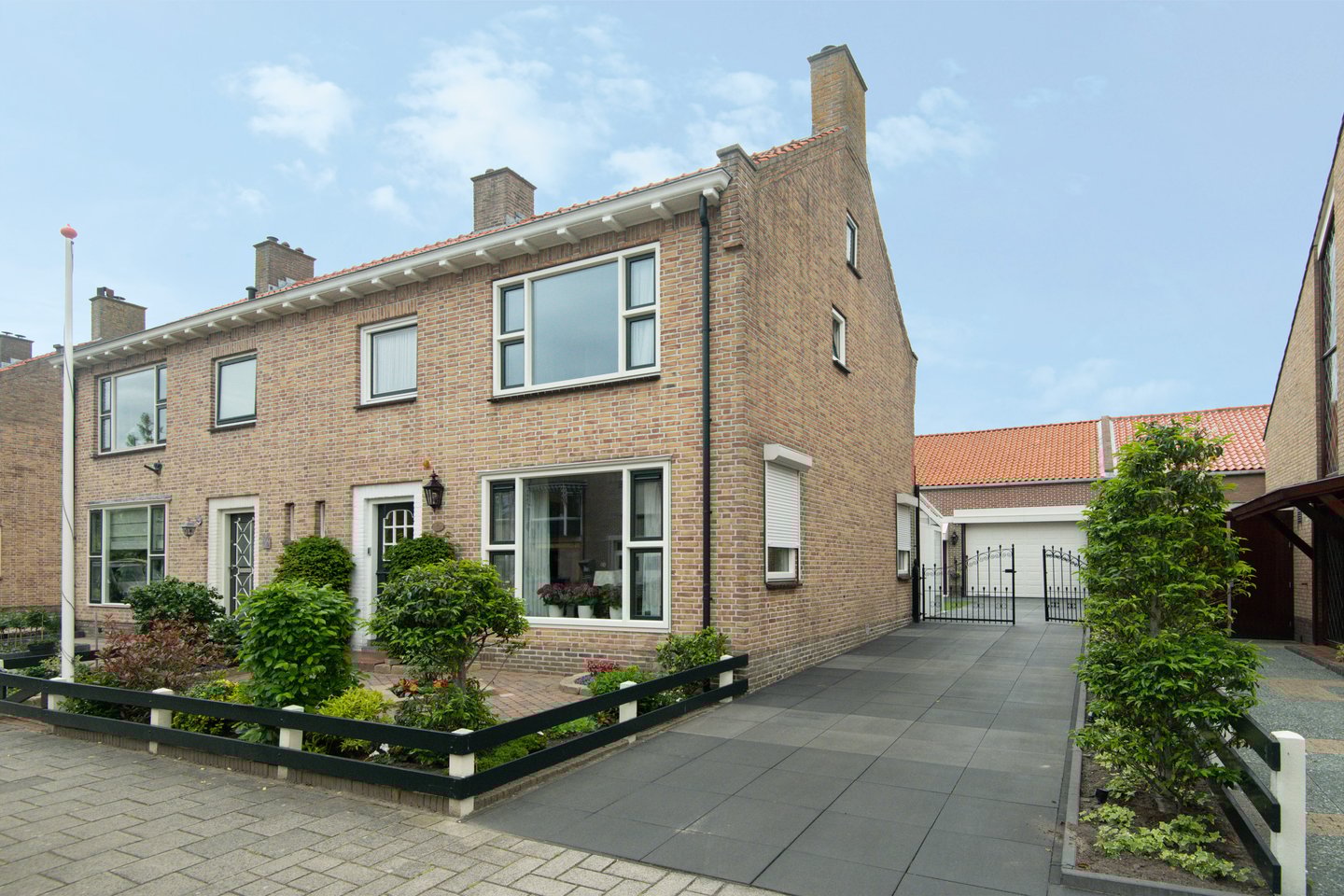 Bekijk foto 3 van Burgemeester Meijboomstraat 12 +Loods