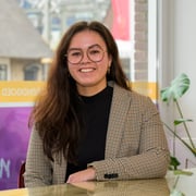 Isabel Baronia - Secretaresse