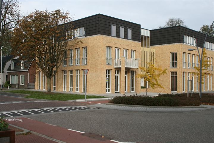 Stationsplein, Deurne