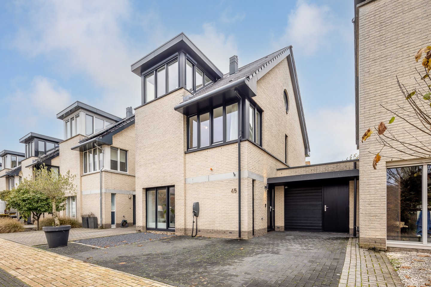 Bekijk foto 1 van Adjudantstraat 45