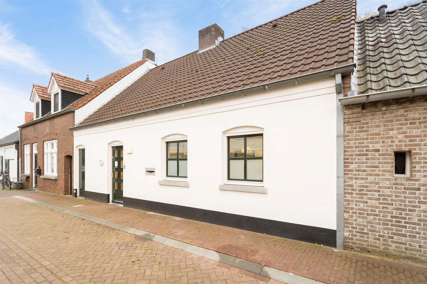 View photo 1 of Veestraat 5