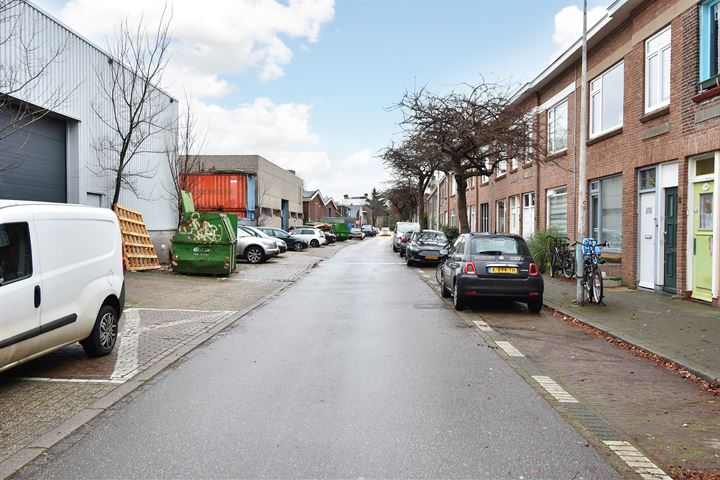 Bekijk foto 20 van Burgemeester van der Veldestraat 8