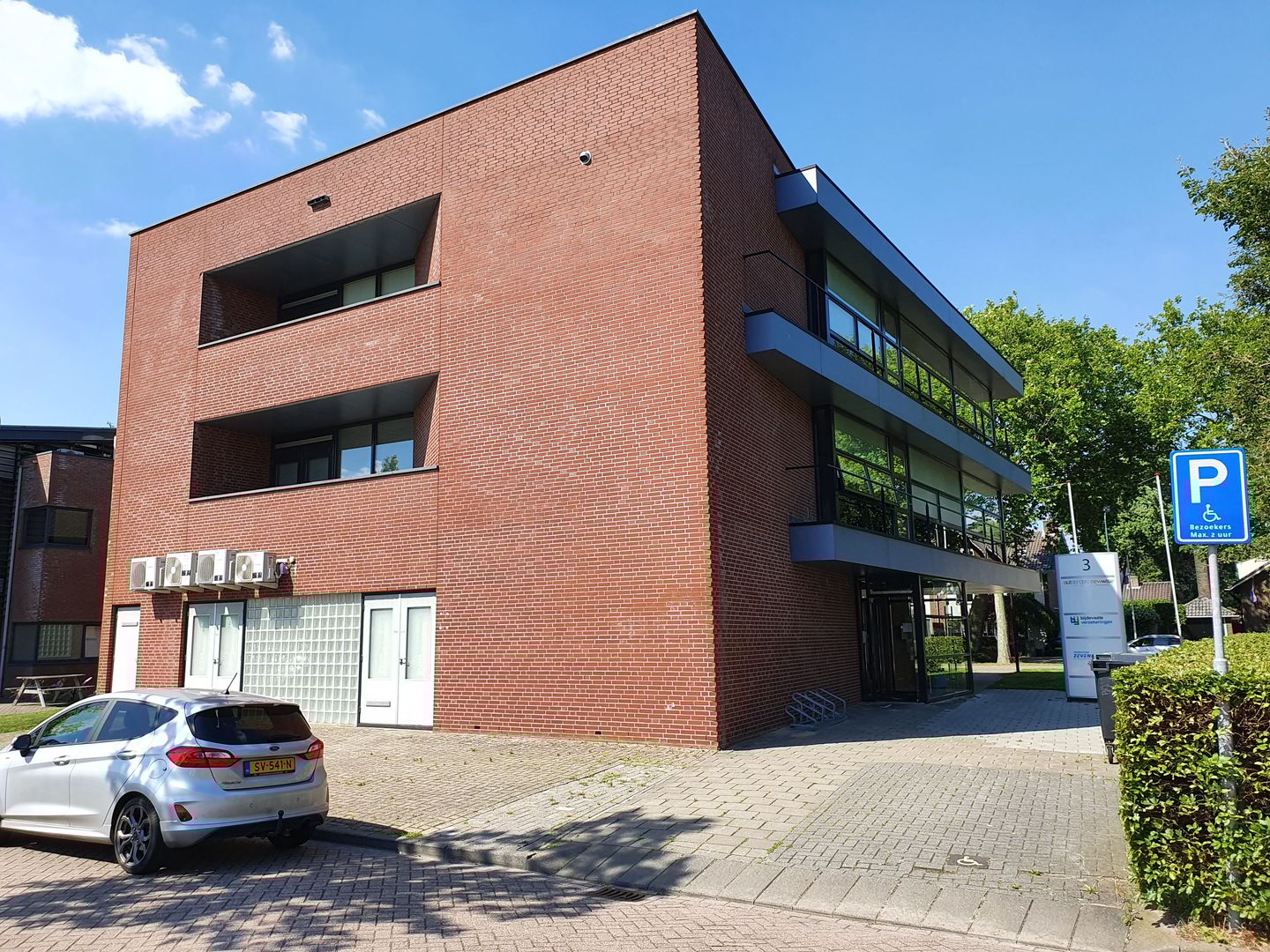 Bekijk foto 2 van Pastoor van Kessellaan 3