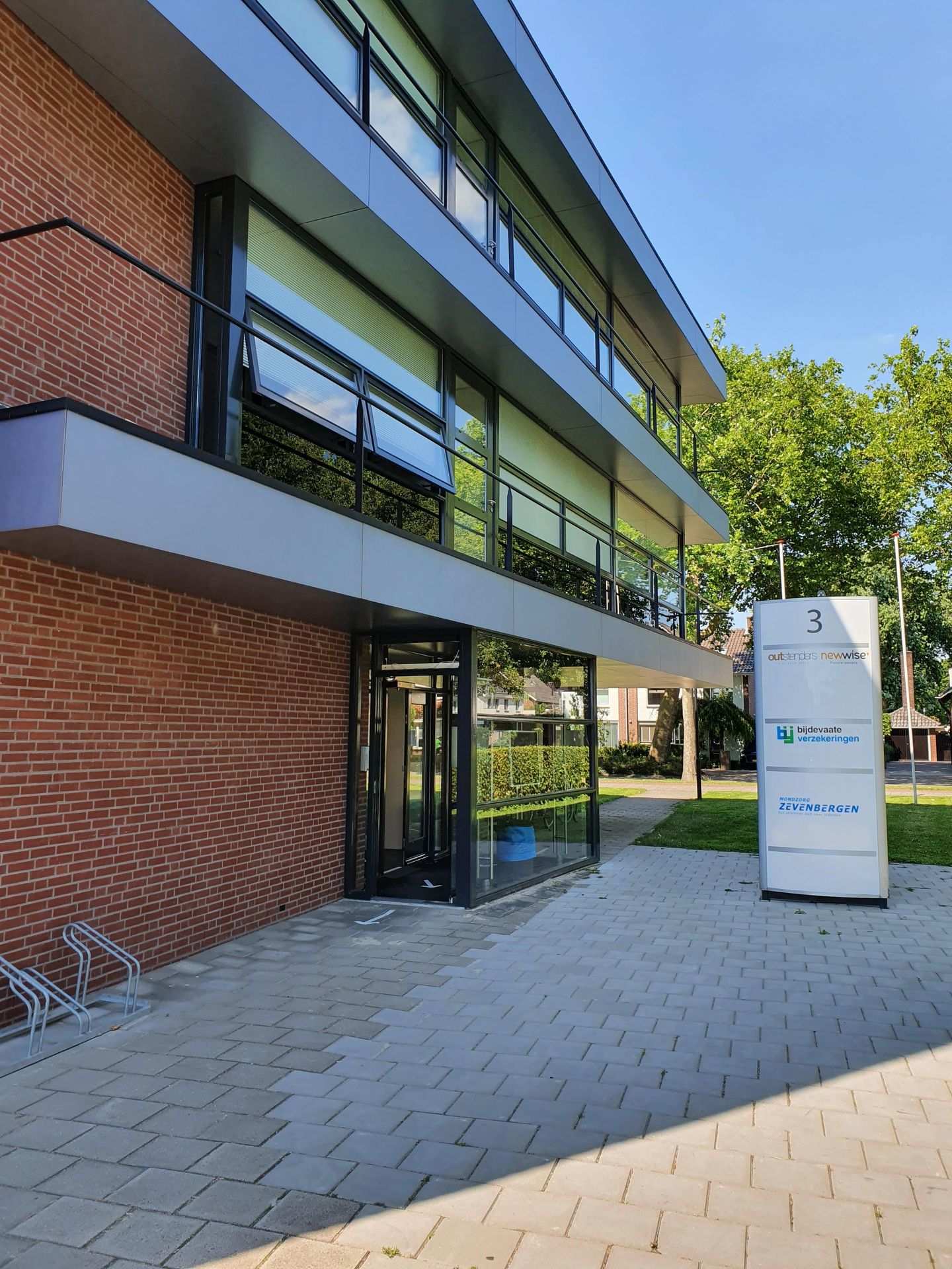 Bekijk foto 3 van Pastoor van Kessellaan 3