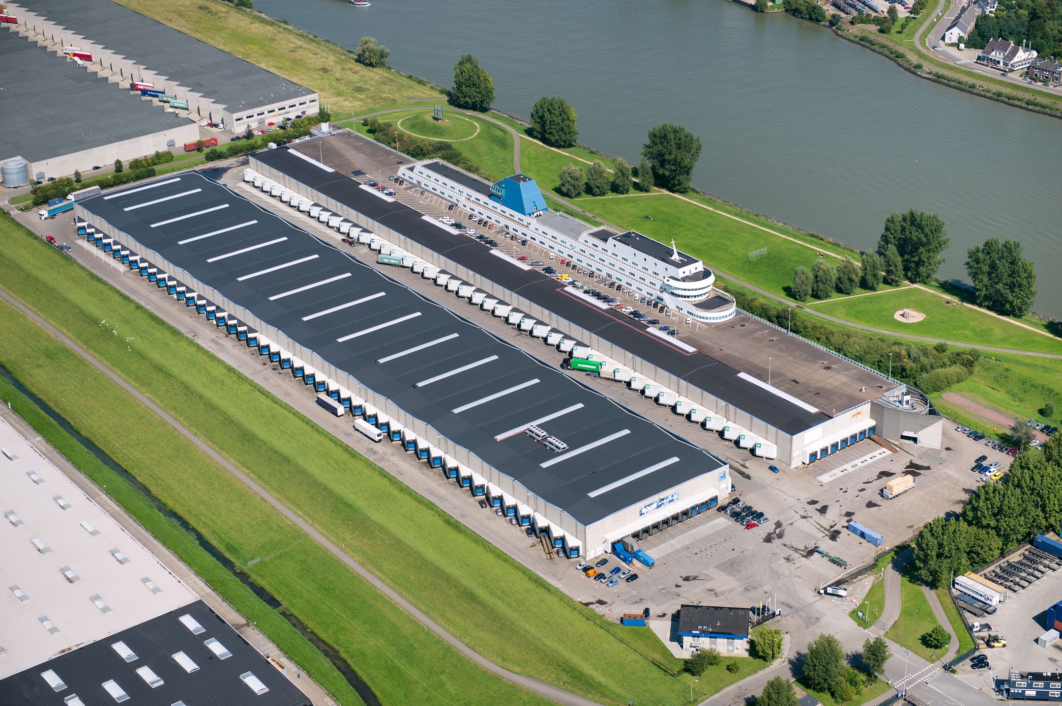 Olmega Ridderkerk Kantoor Ridderkerk | Zoek kantoren te huur: Ridderhaven 1-54 2984 BV ...