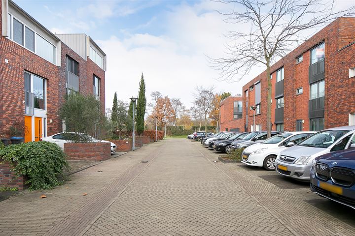 Bekijk foto 42 van Van Maanenstraat 25