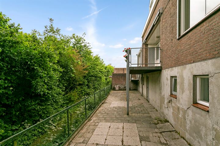 Bekijk foto 38 van Spoorstraat 16