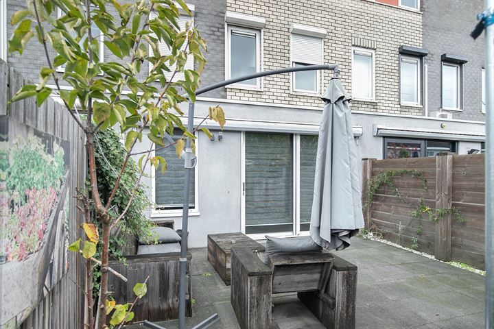 Bekijk foto 33 van Gounodstraat 60