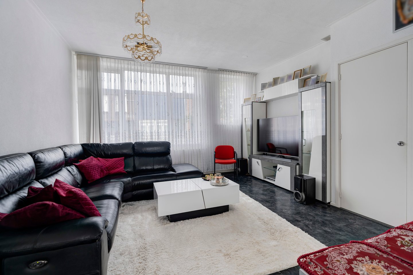 View photo 2 of Parallelstraat 32 A