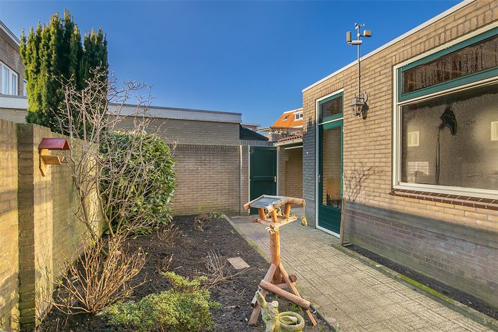 Bekijk foto 32 van Emmastraat 14