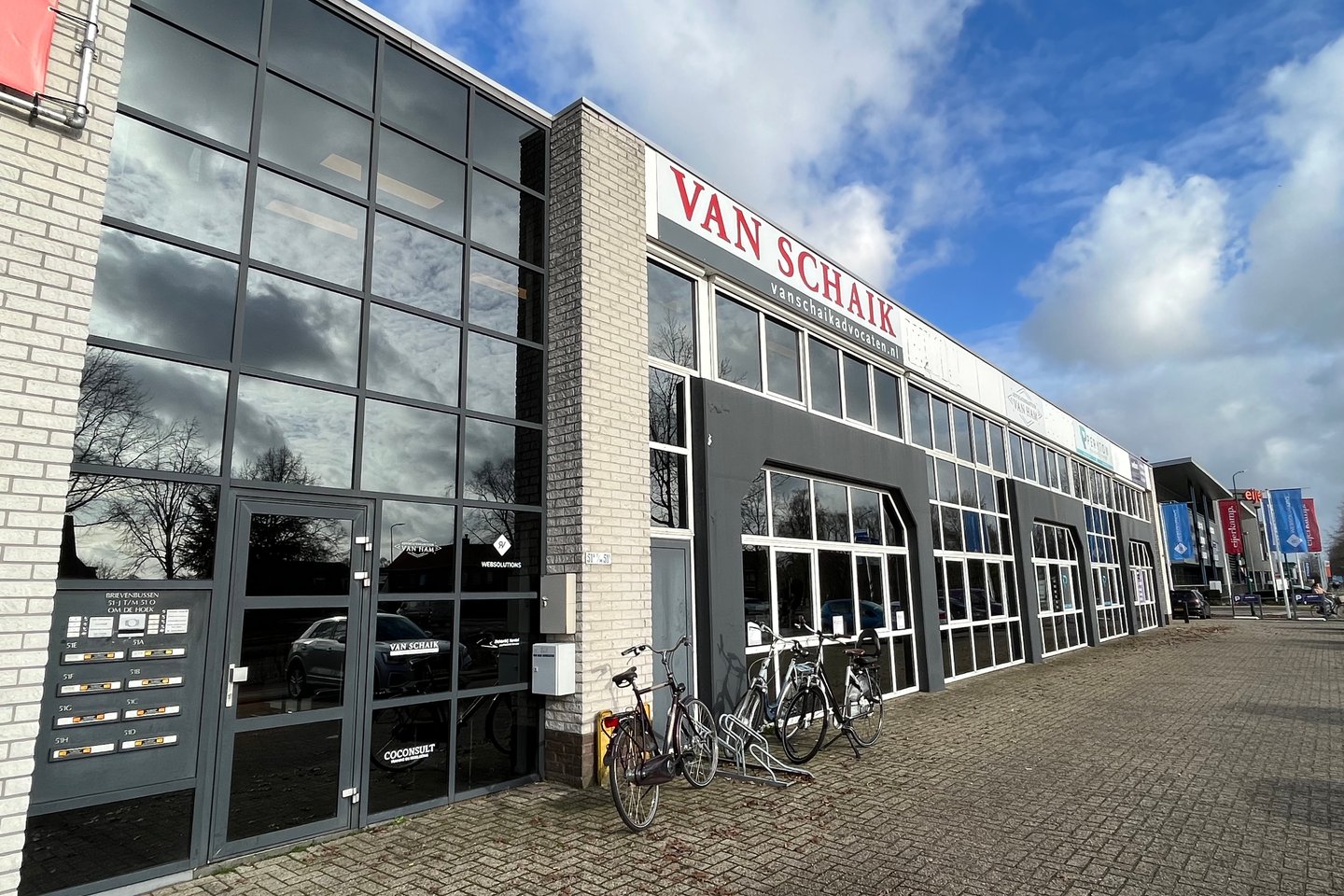 Bekijk foto 2 van Stationsstraat 51