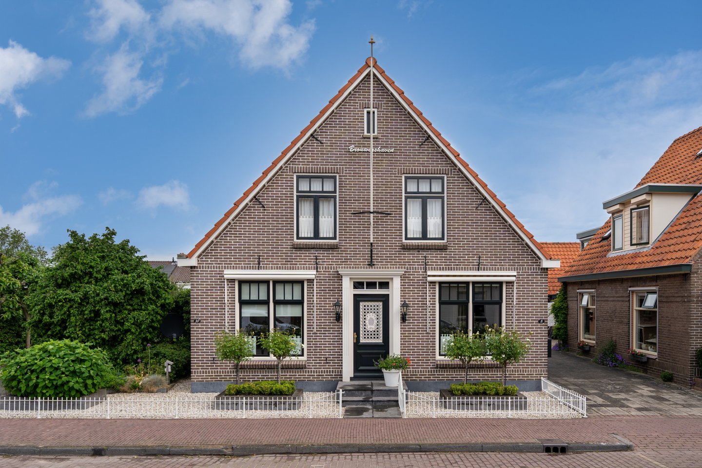 Bekijk foto 1 van Dorpsweg 8 en 10