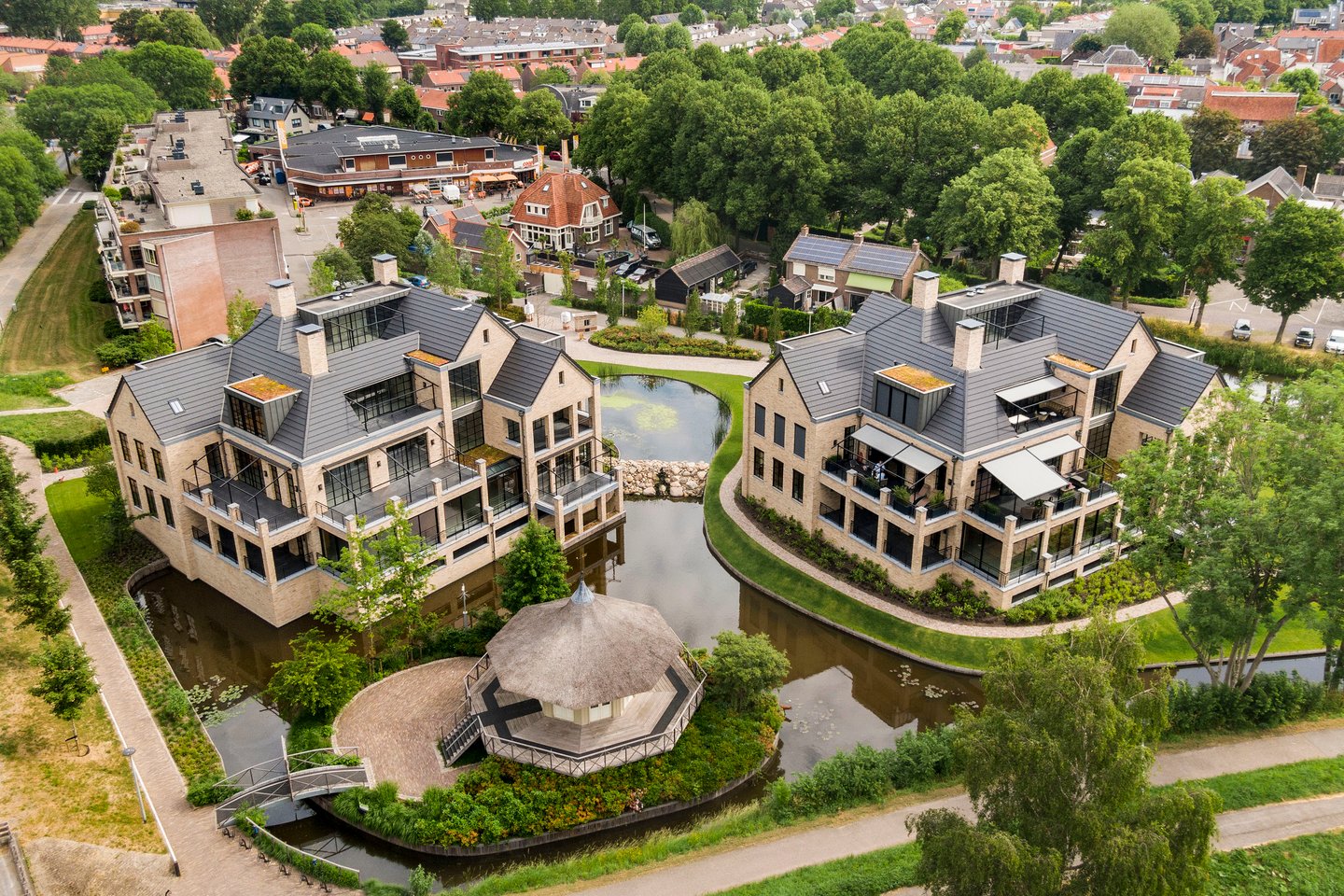 Bekijk foto 2 van A.W. den Boerhof 2