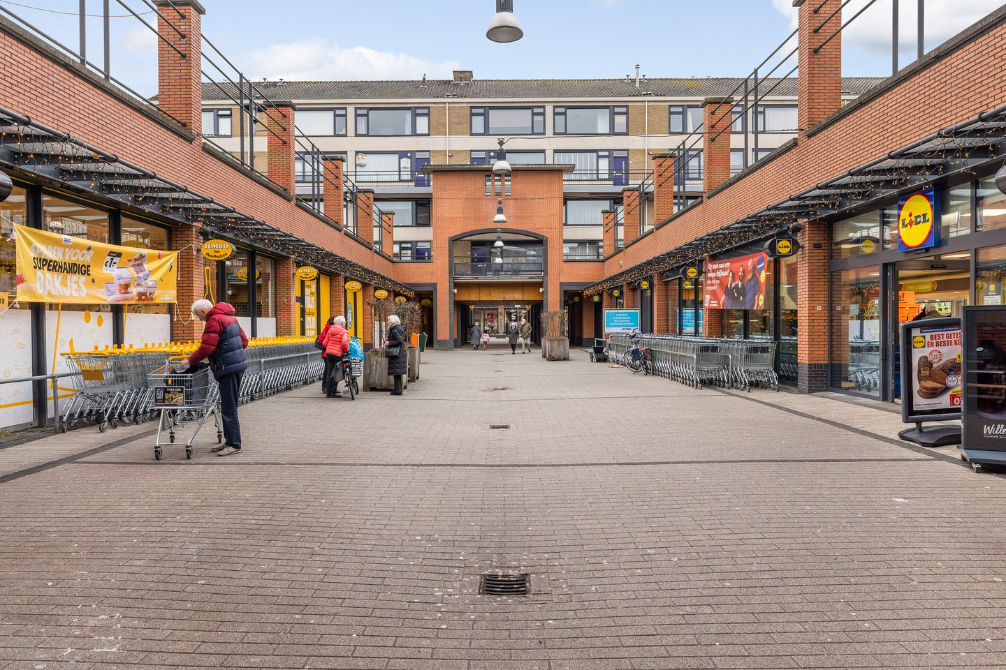 Bekijk foto 4 van Winkelcentrum De Schoof 180