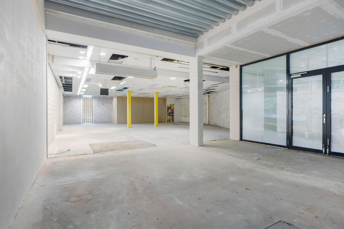 Bekijk foto 4 van Winkelcentrum De Schoof 44