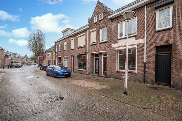 Bekijk foto 1 van Deken Botsstraat 28-.