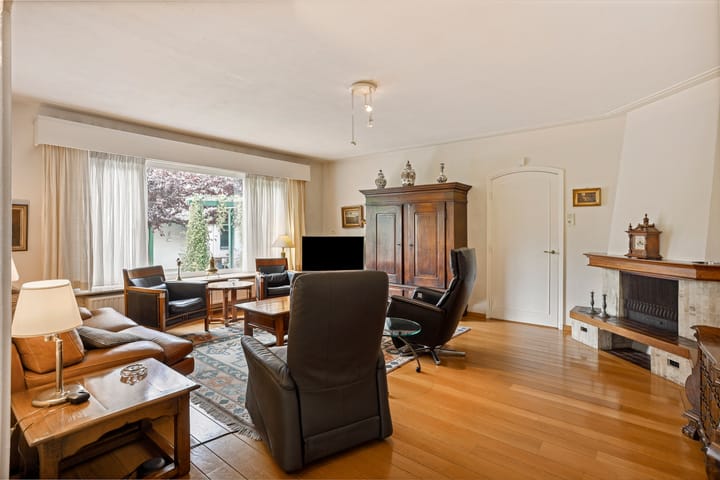 Foto 2 van Bisschop Schrijnenplein 1