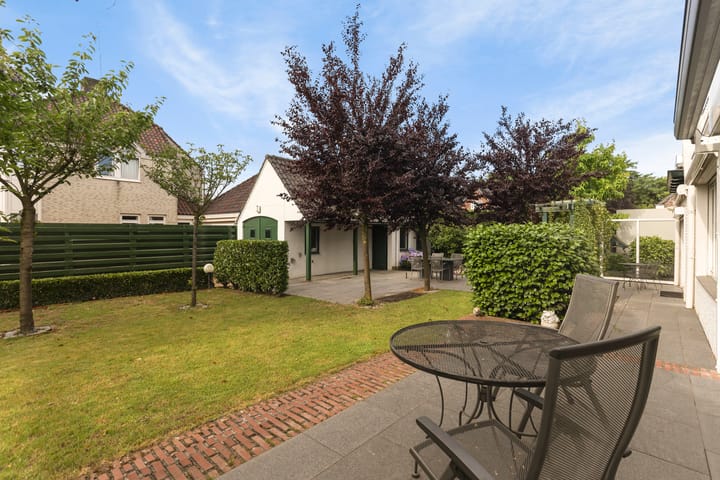 Foto 18 van Bisschop Schrijnenplein 1