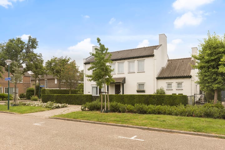 Foto 21 van Bisschop Schrijnenplein 1