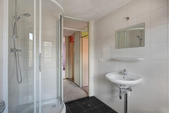 Photo 7 of Benedenmoeren