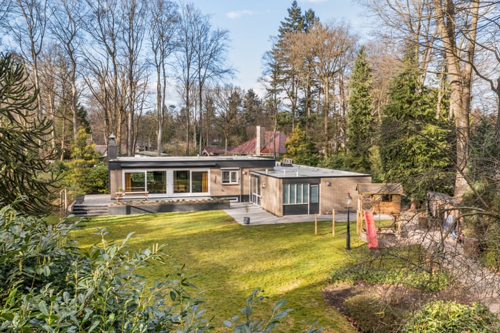 van Eeghenlaan 4