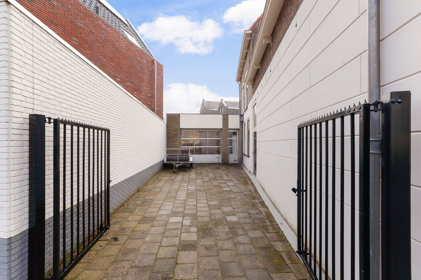 View photo 2 of Breedstraat 33