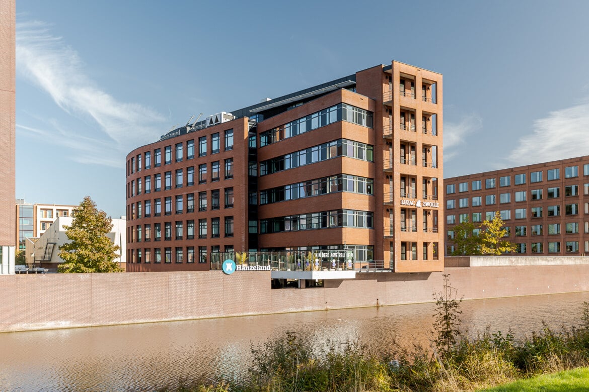 Bekijk foto 1 van Zuiderzeelaan 15