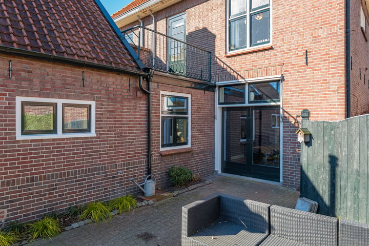 View photo 53 of Emmastraat 10